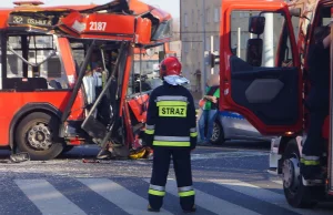 Zaplątały jej się ręce na kierownicy? 22 osoby poszkodowane w katastrofie...