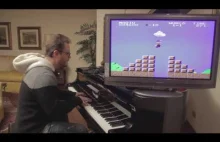 Podkład z Super Mario grany na pianinie