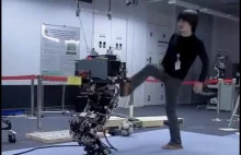 Japoński dwunożny robot, który nie ma zamiaru się przewracać