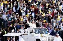 135 tys. osób na papieskiej mszy w Abu Zabi