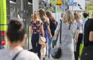 Pasażer upadł po gwałtownym hamowaniu autobusu. Po kilku dniach zmarł