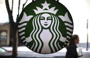 Starbucks zamyka 150 lokacji. Akcje pikują w dół. To pokłosie ustępstw dla SJW