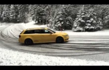 Audi RS4 na śniegu