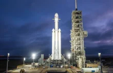 SpaceX chce przetestować silniki rakiety Falcon Heavy dzisiejszej nocy