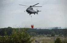 Masowe egzorcyzmy. Biskup wyleje litry wody święconej ze śmigłowca