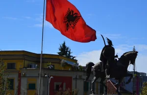 Albania - Bunkry, Dresy i Mercedesy - subiektywne spojrzenie na kraj