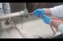 Maszyna do ściągania osłonek z parówek