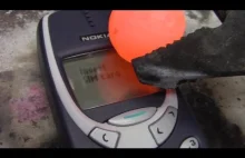 Nokia 3310 vs Rozgrzana Do Czerwoności Niklowa Kulka