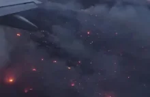 Widok z samolotu na pożary w Attyce