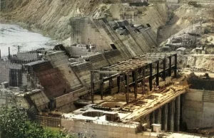 Budowa zapory nad Soliną - pierwsze fotografie w kolorze [FOTO] — Dzieje...