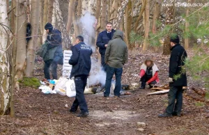 Pierwsze bilety w jedną stronę? Bilety na pociąg dla bezdomnych Zobacz Film