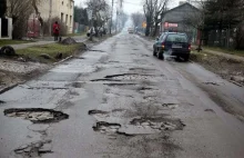 Dlaczego w polskich drogach robią się dziury? To przez nie zwykła...