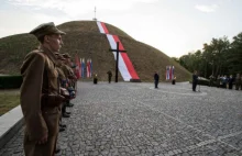 Kopiec Piłsudskiego w szacie graficznej nowego polskiego paszportu