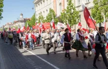 Tysiące Polaków przeszło głównymi ulicami Wilna. "Takich tłumów nikt się...