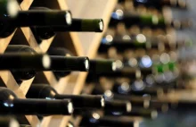 Zatrzymano ponad 5,6 tys. litrów wina bez polskich znaków akcyzy