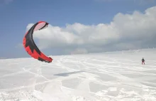 Snowkiting, czyli latawiec i deska. Wystarczy tylko wolna przestrzeń i wiatr