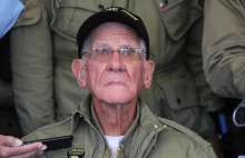 97-letni weteran powtórzył skok na spadochronie w Normandii w 75. rocznicę