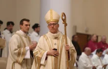 Przymusowa katechizacja dzieci? Arcybiskup lobbuje w MEN