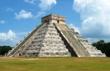 Piramida z Chichen Itza zawiera wewnątrz dwie mniejsze piramidy
