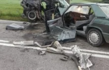 Tragiczne zderzenie BMW z mercedesem. Nie żyją trzy osoby.