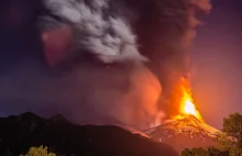 Huge lava fountain as Villarrica volcano erupts in Chile