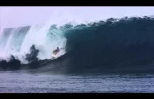 Teahupoo - gigantyczna fala i surferzy
