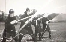 Filmik z lat 50 o treningu straży pożarnej