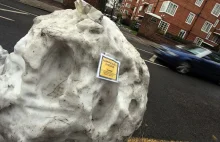 Mandat za źle zaparkowaną kulę śnieżna w UK