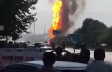 Spektakularna eksplozja stacji benzynowej...