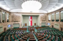 Mimo sprzeciwu opozycji, Sejm przegłosował projekt ustawy "Za zyciem"