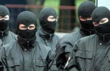 40-osobowa grupa zamaskowanych ludzi napadła na jednostkę wojskową na Ukrainie