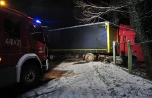 Lwowska: utrudniania po zderzeniu ciężarówki z samochodem osobowym | |...