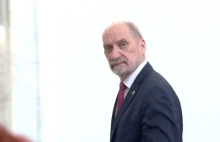 Na sygnale przez miasto, 11 kilometrów w kwadrans. Tak Macierewicz jeździ...