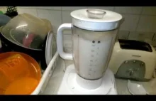 How to clean sticky smoothie maker quick.