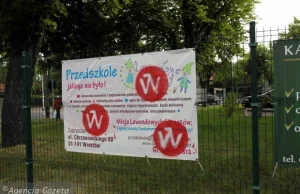 Partyzanci pod osłoną nocy walczą z reklamami