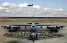 B-52 mogą latać po sto lat. Szybsze wycofanie B-1 i B-2