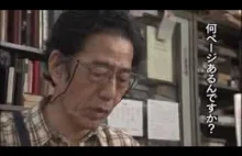Japoński rzemieślnik, który naprawia książki. [jap]