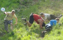 Połamane ręce nogi i inne kończyny wszystko po to by dogonić ser!Cheese Rolling