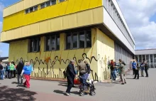 Konin: Mieszkańcy malują dworzec kolejowy