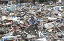 Co najmniej 429 zabitych, blisko 1,5 tys. rannych po tsunami w Indonezji