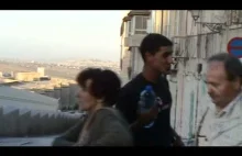 Betlejem - palestyńczyk sprzedaje wodę