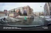W Rosji kałuże na drodze tak głębokie że można utonąć