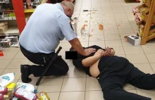Nożownik w supermarkecie. Rzucił się na strażnika, użyto paralizatora.