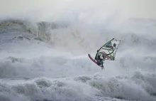 Windsurfing podczas sztormu u wybrzeży Wielkiej Brytanii