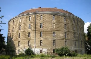 „Wieża szaleńców” – wiedeńska „Narrenturm”