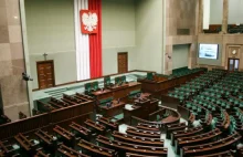 Mała różnica między PiS a PO. 5 partii w Sejmie. Nowy sondaż