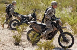 Pentagon rezygnuje z egzoszkieletów i stawia na ciche motocykle elektryczne