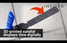 Zegar słoneczny 3D wyświetla godzinę w formie cyfrowej.