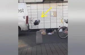 Pracownik Paczkomatów InPost rzuca przesyłkami z impetem o bruk