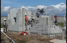 Ciekawa i szybka metoda murowania niedużych domów w Meksyku
